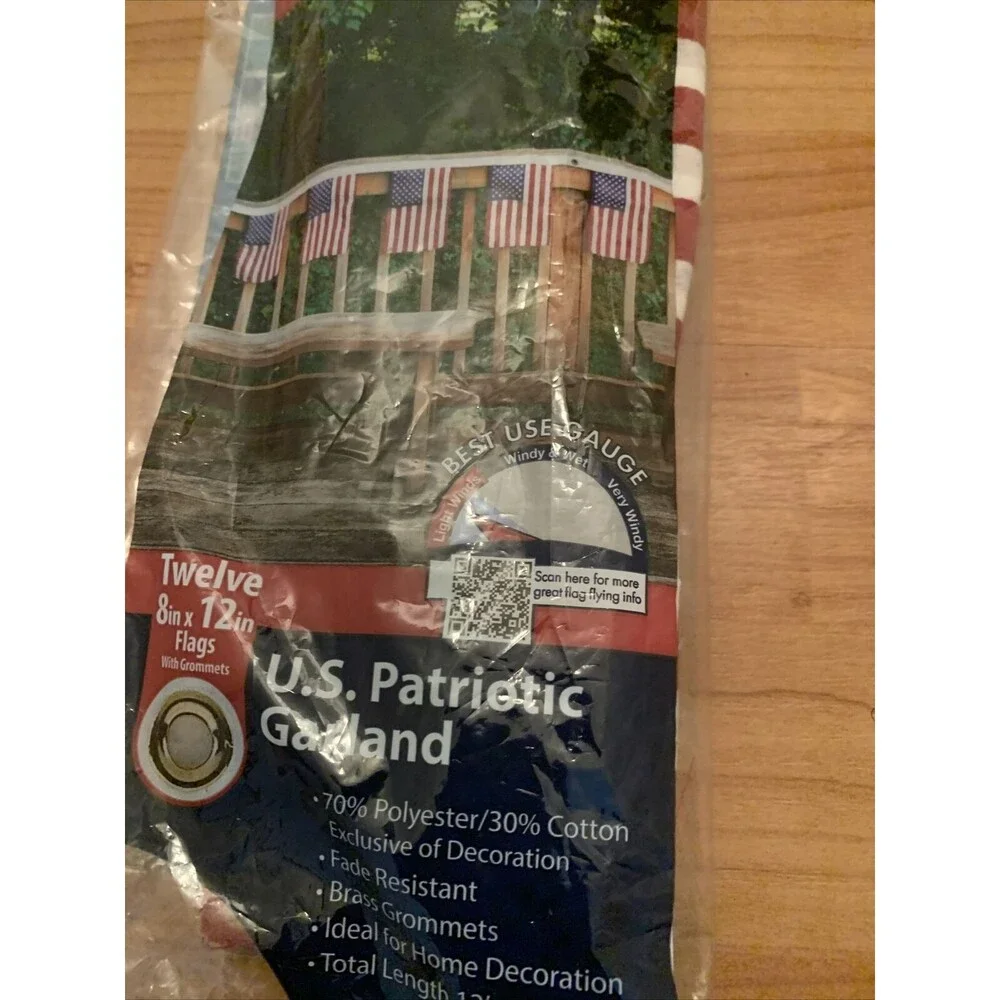 U.S. Patriotic Theme Garland with 12 Flags & Grommets 8x12 IN